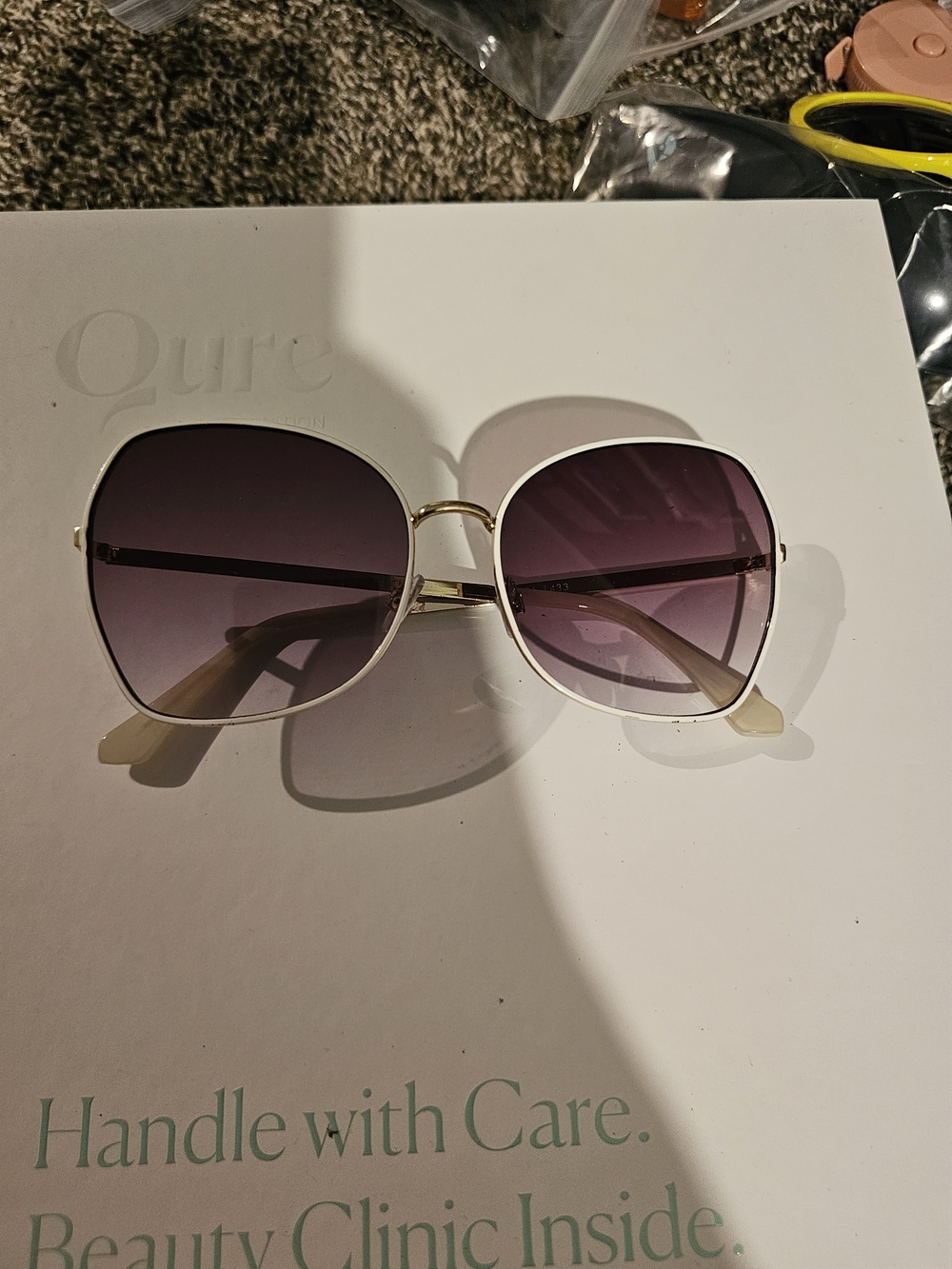 Stylish White-Trim Oversized Sunglasses with Purple Gradient Lenses